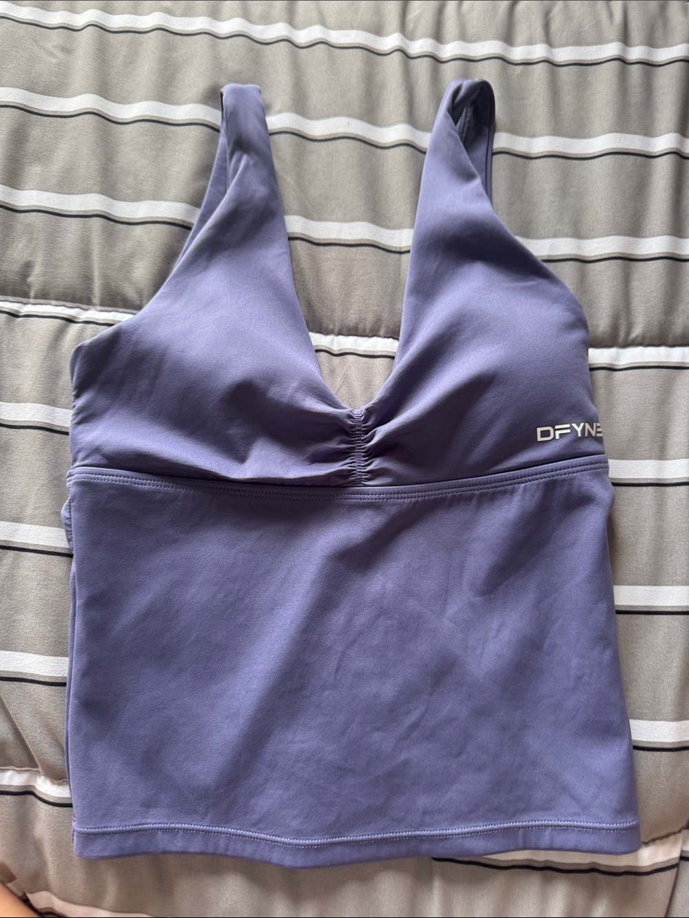 DFYNE Lavender V-Neck Sports Bra Tank